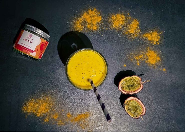 Smoothie au lait d'or, mangue-passion