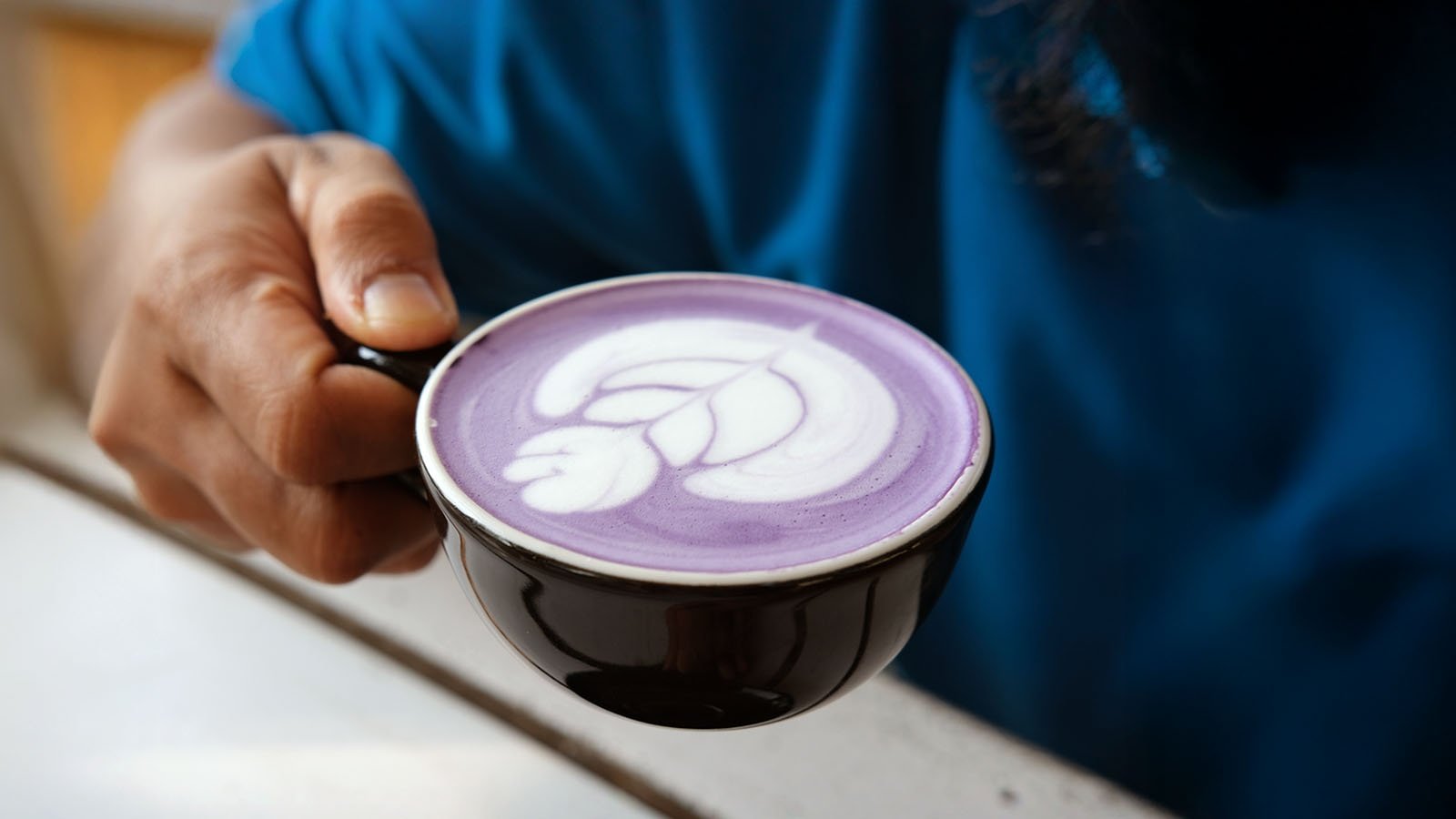 Ube Latte: alles über das trendige violette Getrank, seine Vorteile und einfache Rezepte